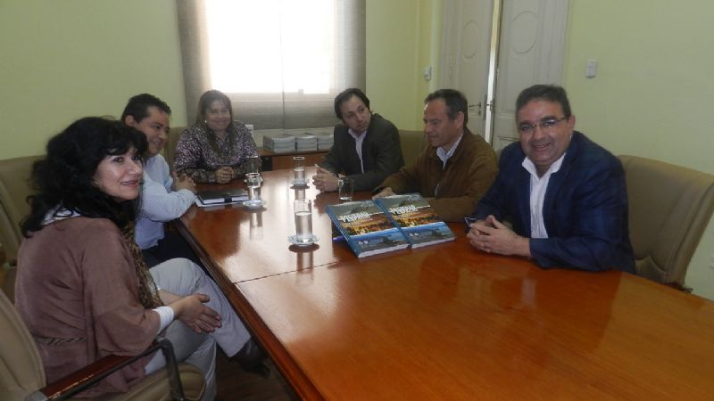 Donación de libros por parte de minera La Alumbrera