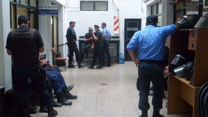 Hermética y custodiada espera de los Delgadino en sede judicial