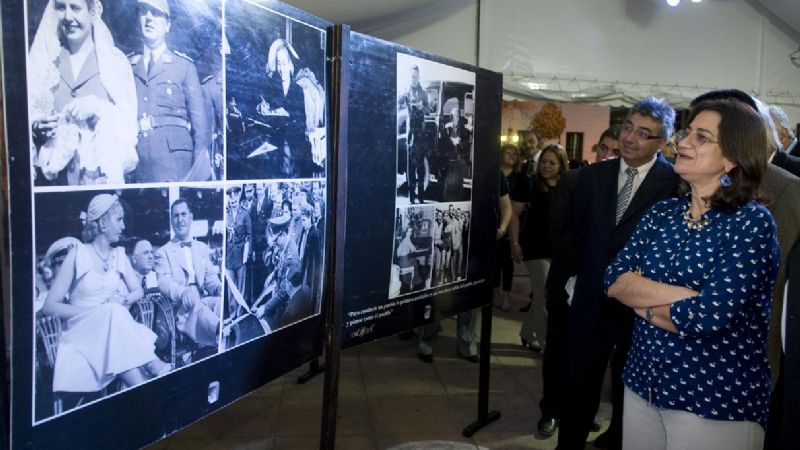 Lucía inauguró la muestra fotográfica en homenaje a Evita