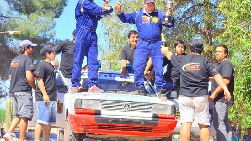 Barrientos festejó su éxito en la N1 del rally londrino