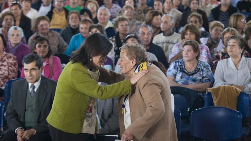 La Gobernadora festejó con anuncios el Día de los Jubilados