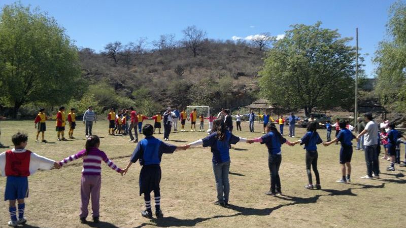 Entrega de elementos deportivos en Yerba Buena, Ancasti