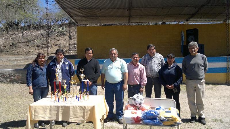 Entrega de elementos deportivos en Yerba Buena, Ancasti