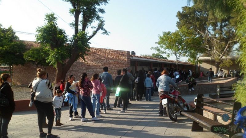 No cesan las largas colas para vacunarse contra la Gripe A