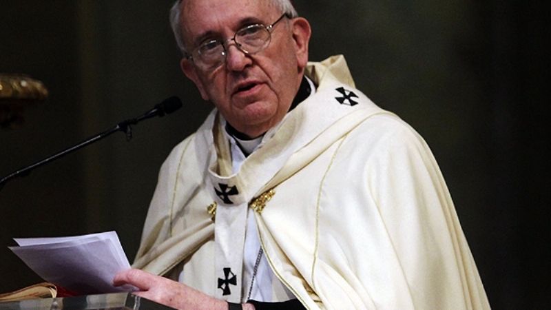 Bergoglio exigió a los curas que bauticen a los hijos de madres solteras