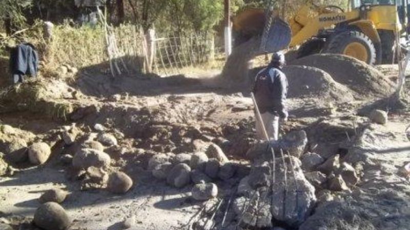 Canales para riego en Loro Huasi