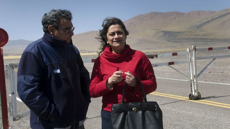 La gobernadora visitó a trabajadores viales en el Paso de San Francisco