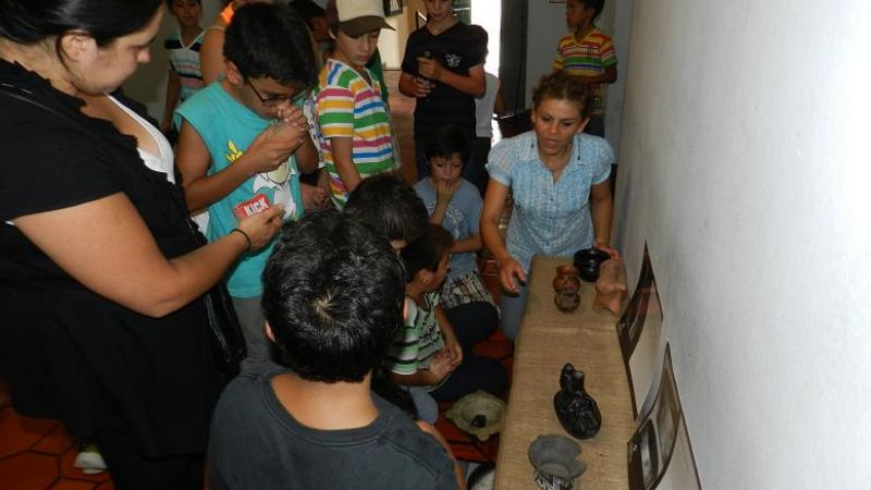 Actividades educativas para chicos en el museo arqueológico