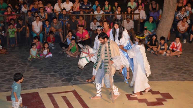 Emotivo pesebre viviente en Plaza El Aborigen