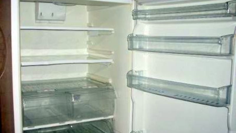 Por falta de pago embargan  heladera al CD de Tinogasta