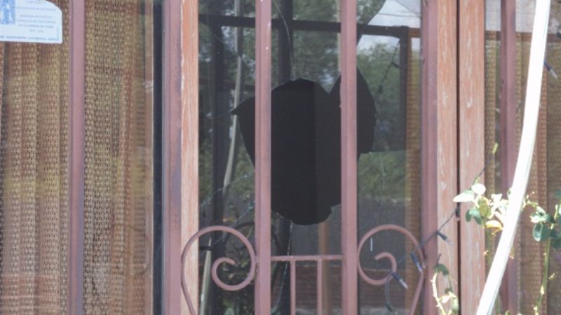 Apedrearon casa de familiares de locutor asesinado