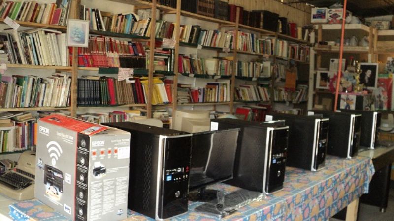 Minera dona computadoras a la “Biblioteca Cabo Marcial”