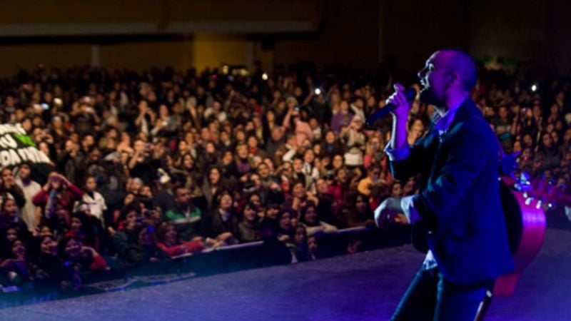 Repudian venta de pulseras para recital de Abel Pintos en El Rodeo