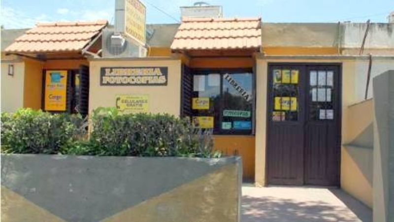 Asalto con armas en una librería de la Cruz Negra