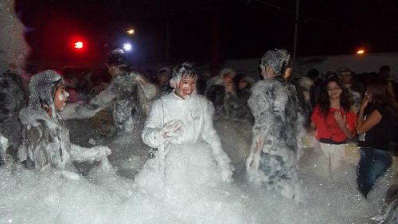 La espuma pudo más que la lluvia