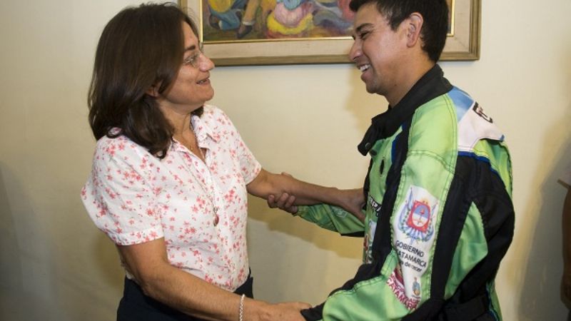 Triunfal bienvenida al piloto Diego Demelchori 