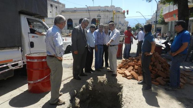 Jalil y Romero recorrieron la obra del centro
