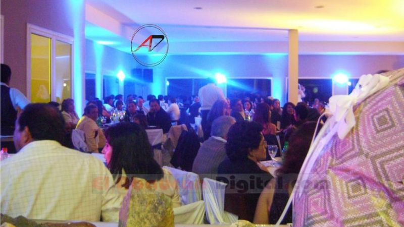 Se casaron en el Paso San Francisco a 3.400 metros sobre el nivel del mar