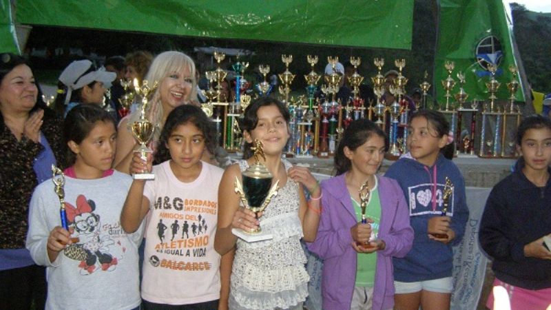 250 atletas en el Llastay, que ganaron Herrera y Paola Maza