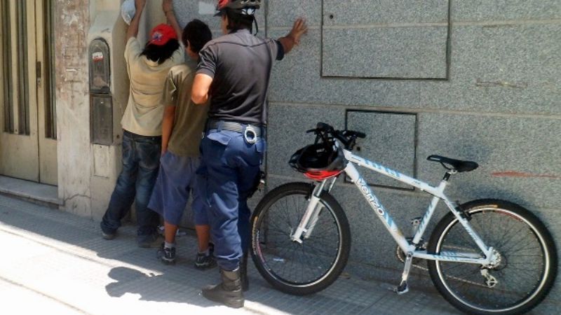 Dos menores demorados