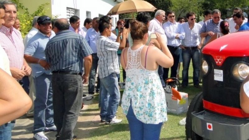 Mercado entregó maquinarias y herramientas en Los Altos