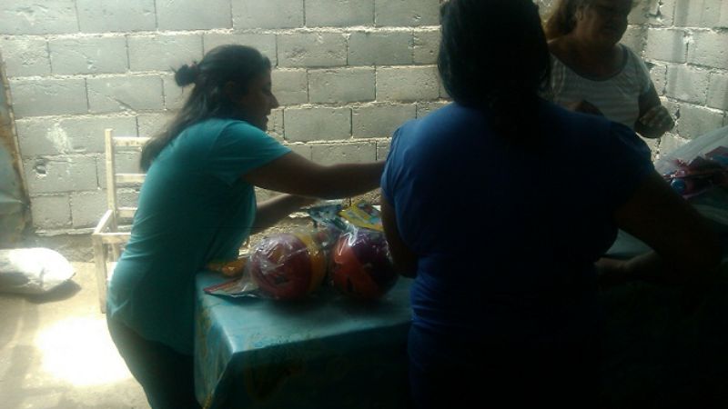 Veaute entregó juguetes a niños por los Reyes