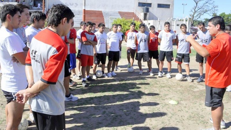 Villa Cubas volvió a entrenar con Quinteros como técnico
