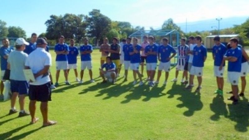 Sin caras nuevas, Policial ya retomó los entrenamientos