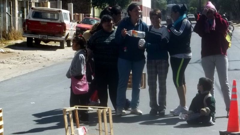 Reclamo de madres por mal estado de edificio escolar