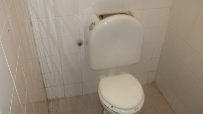 Reclamo de madres por mal estado de edificio escolar