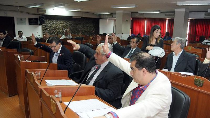 Polémicas detrás de lo que parecía un trámite