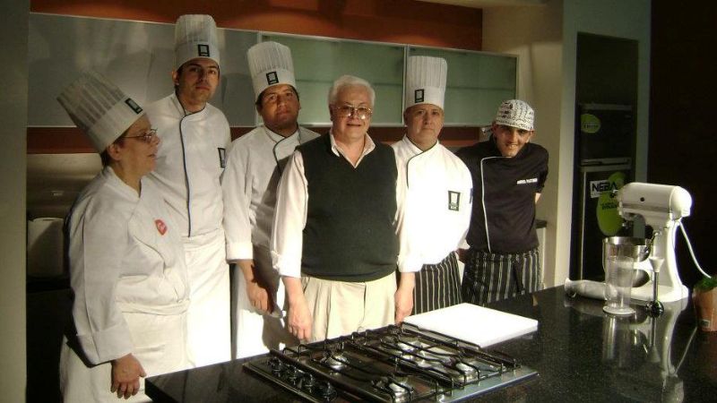 Charla y clase de cocina en el bar de la Feria del Libro