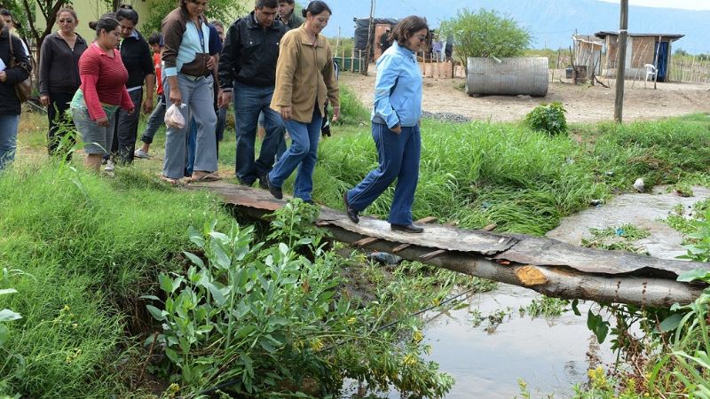 Lucía recorrió las zonas más afectadas por la intensa lluvia