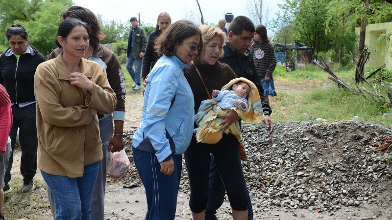 Lucía recorrió las zonas más afectadas por la intensa lluvia