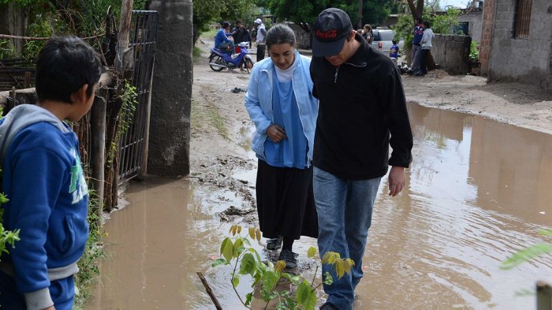 Lucía recorrió las zonas más afectadas por la intensa lluvia