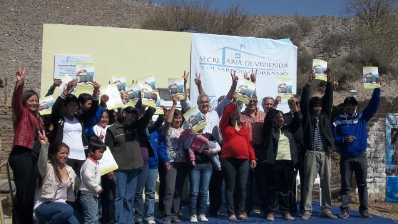 El Gobierno entregó soluciones habitacionales en Tinogasta