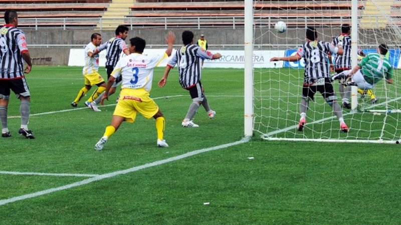 Villa Cubas y Policial se repartieron todo: 2 a 2	