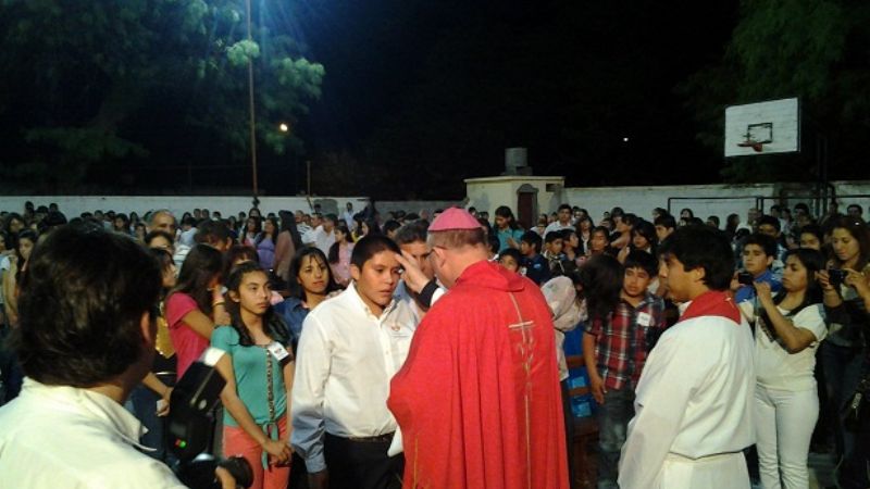 El Obispo confirmó a unas 200 personas y consagró los altares de dos templos