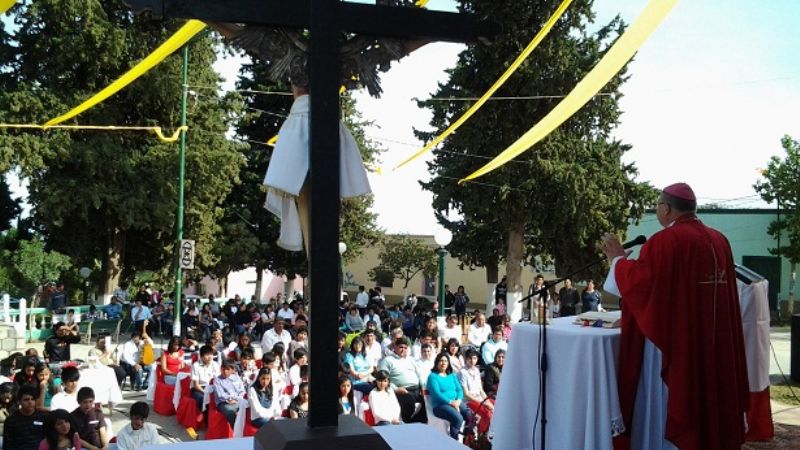 El Obispo confirmó a unas 200 personas y consagró los altares de dos templos