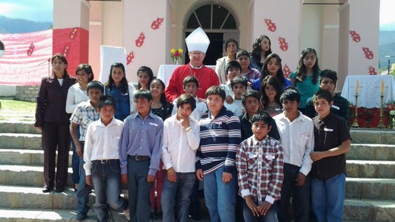 El Obispo confirmó a unas 200 personas y consagró los altares de dos templos