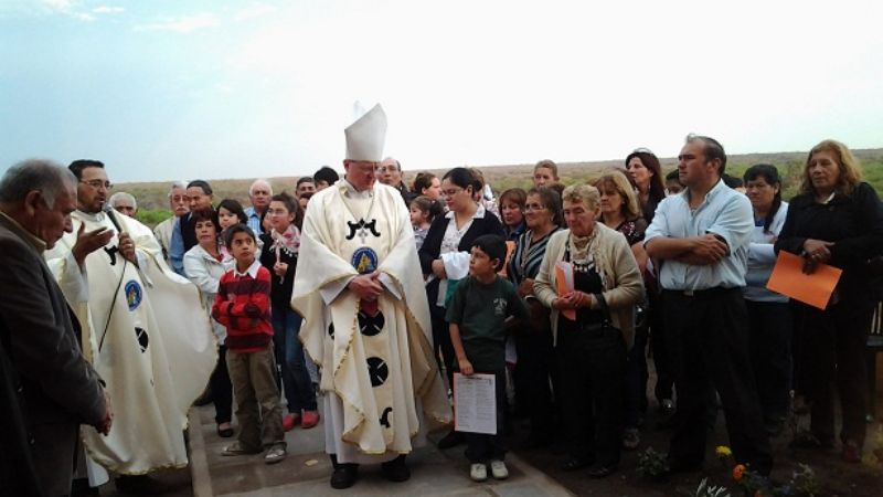 El Obispo confirmó a unas 200 personas y consagró los altares de dos templos
