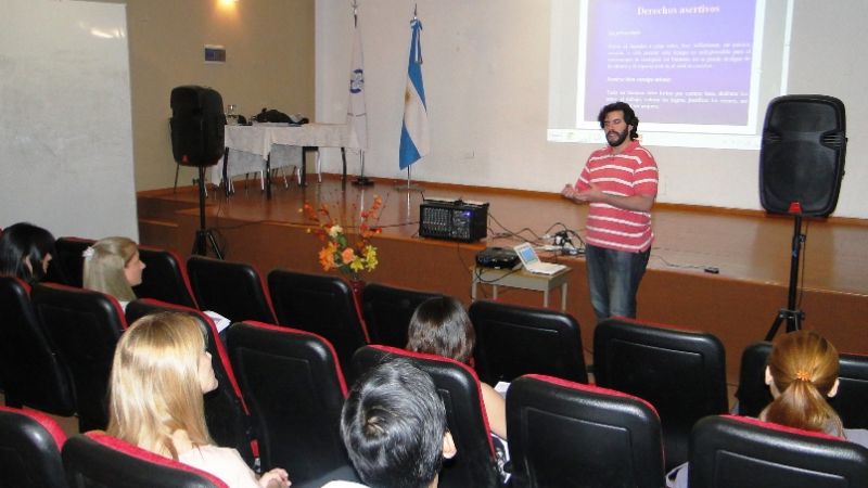 Profesionales se capacitaron en Oratoria y Comunicación Eficiente