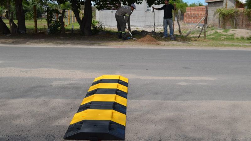 Instalan reductores de velocidad en Valle Viejo