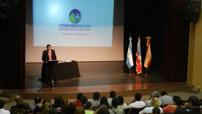 Entrega de certificados a beneficiarios del Programa “Capital Social”