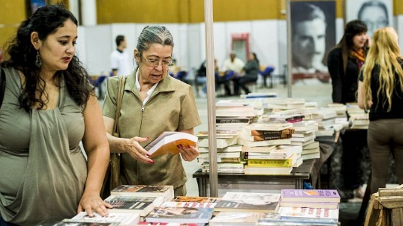 Mucha gente se dio cita en la apertura de la 10° edición de la Feria del Libro