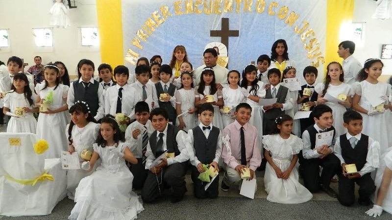Más de 30 pequeños recibieron su Primera Comunión 