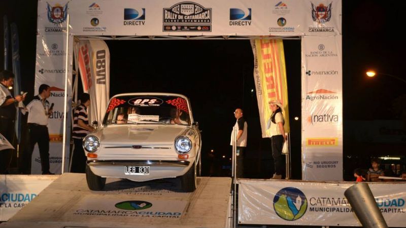 Los Autos de Época fueron protagonistas en la Ruta del Adobe