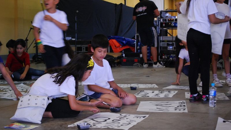Mensajes en blanco y negro en la Feria del Libro