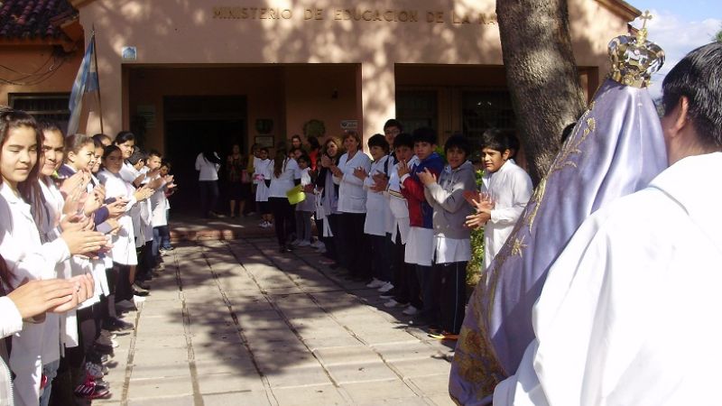 La Imagen de la Virgen del Valle, en la escuela de Villa Dolores y centros de salud de Capital