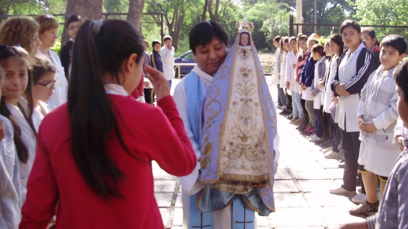La Imagen de la Virgen del Valle, en la escuela de Villa Dolores y centros de salud de Capital